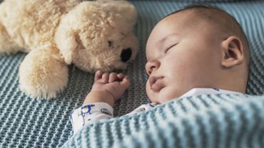 chez les bébés jusqu'à 2 ans, le sommeil est également essentiel